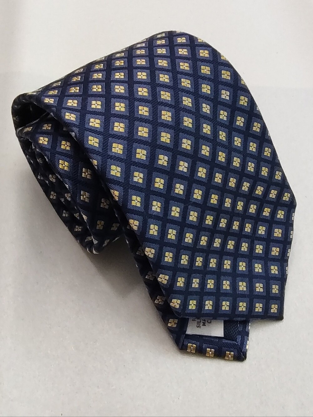 IZOD Mens Necktie Gold & Dark Blue Pattern 100% SILK 60" Long Nice Pre loved